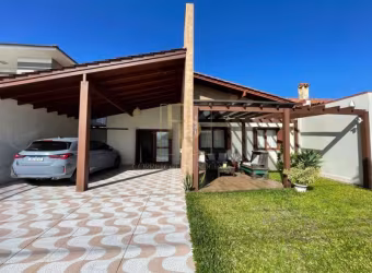 Casa próxima a plataforma em Tramandaí!