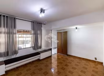 Casa à venda próxima ao metrô Parada Inglesa com 3 dormitórios (1 suíte) e garagem coberta