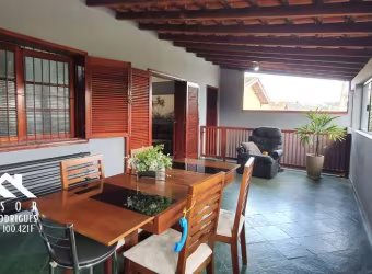 Ótima Casa com Edícula no Fundo do Lote no Bairro Planalto em Limeira SP.