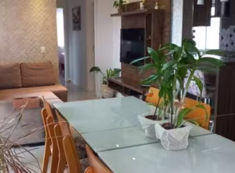 Apartamento mobiliado de 3 dormitórios com suíte e 2 vagas de garagem.