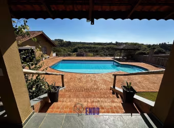 Lindo Sítio em condominio fechado estilo fazenda com lago lindo 7.500 m