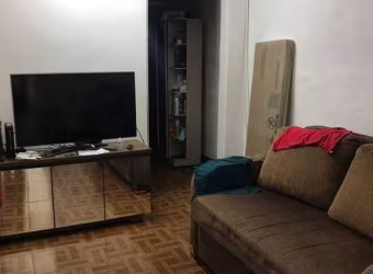 Terreno amplo de 274m² com duas casas construídas