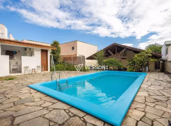 Casa Ampla com 4 quartos | Piscina | Quintal | 6 Vagas | com 185 m² | à venda por R$ 750.000 - Parolin - Curitiba/PR