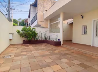 CASA AMPLA COM 03 DORMITÓRIOS PRÓX. A AVENIDA GETÚLIO VARGAS