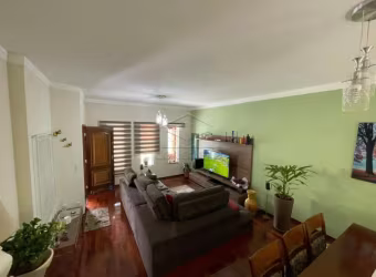 Linda Casa com 03 Dormitórios - Região Central