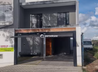 Casa 172m² (140m² terr.), 3qt (1 suíte), garagem 2-3 carros, área livre.