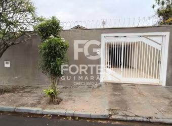 Casa Térrea com 158m² de área construída em um terreno de 250m², com 03 quartos sendo 1 suíte;
