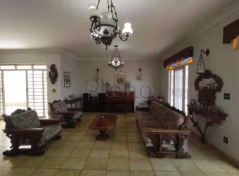 Casa à venda com com 268m² no Parque São Quirino em Campinas.