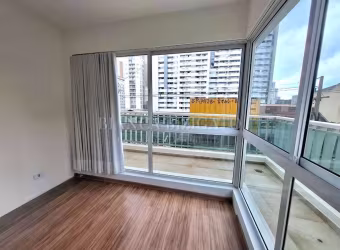 Apartamento de 1 Dormitório com Sacada em L, Condomínio Clube, no Centro!