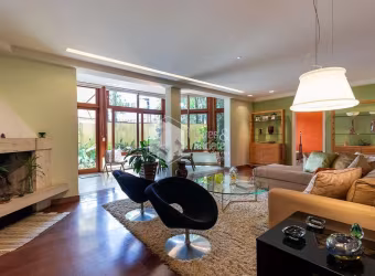 Casa tipo para venda com 4 quartos, sendo 3 suítes, 440m²