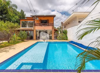 Sobrado para venda com 4 quartos, sendo 2 suítes, 454m²