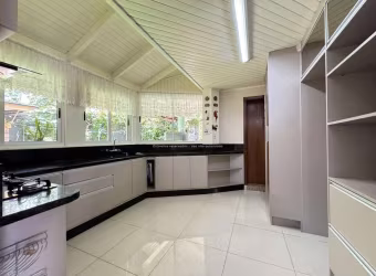 Casa com 4 Quartos e Comodidades Exclusivas no Centro de Chapecó
