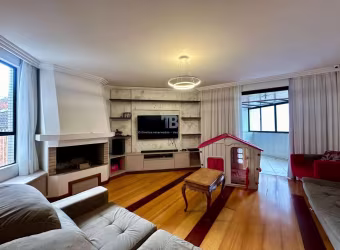 Apartamento semimobiliado no Centro com 3 quartos, suíte e 2 vagas de garagem