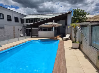 Casa à Venda na Enseada da Pinheira – 400m² | 6 Dormitórios | 50m da Praia