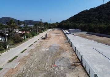 Lotes de terreno em condomínio fechado