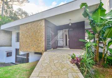 Casa comercial para alugar na rua carlos huber, 580, três figueiras, porto alegre por r$ 14.500