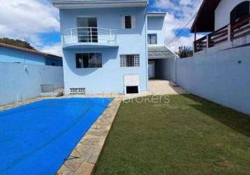 5 quartos, 1 suíte, churrasqueira e piscina!