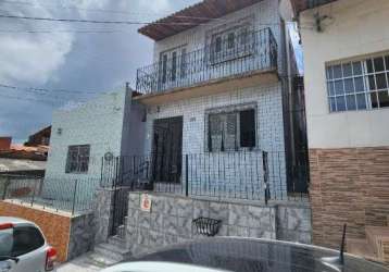 Vende-se casa duplex, vila passos - 3 quartos - ventilada - próximo ao centro