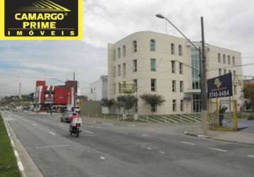 Prédio comercial ao lado do metrô vila sonia