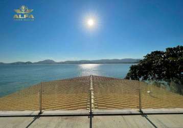 Casa na praia, condomínio fechado, frente mar, 3 suítes, lazer, península, guarujá.