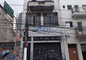 Prédio comercial perto do centro