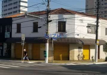 Casa comercial com moradia no andar superior