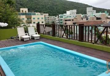 Apartamento com piscina  em residencial fechado