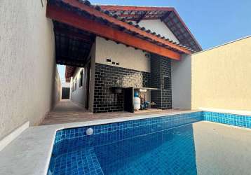 Casa à venda com piscina em itanhaém