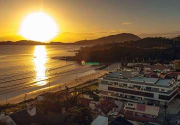 Apartamento frente mar com 02 suítes e 02 garagens na praia de bombas