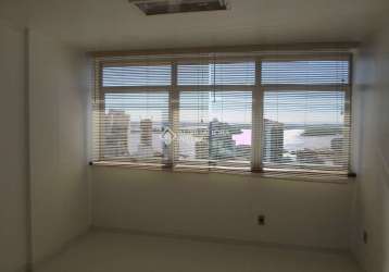 Sala comercial à venda na praça otávio rocha, 115, centro histórico, porto alegre, 58 m2 por r$ 240.000