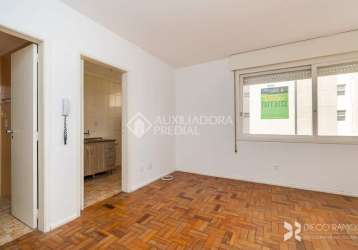 Apartamento com 1 quarto à venda na avenida independência, 482, independência, porto alegre, 27 m2 por r$ 218.000