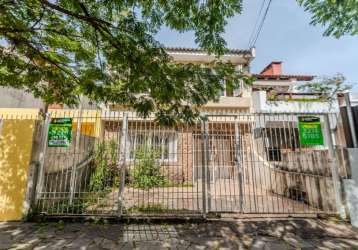 Casa com 4 quartos à venda na travessa serafim terra, 42, jardim botânico, porto alegre, 179 m2 por r$ 790.000