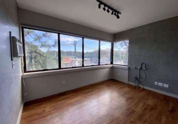 Sala comercial à venda na rua barão de cerro largo, 11, menino deus, porto alegre, 39 m2 por r$ 179.900