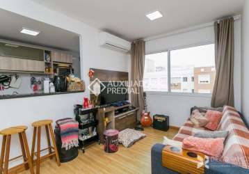 Apartamento com 3 quartos à venda na avenida dom cláudio josé gonçalves ponce de leão, 140, vila ipiranga, porto alegre, 65 m2 por r$ 430.000