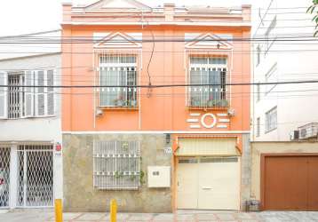 Casa com 3 quartos à venda na rua general bento martins, 0734, centro histórico, porto alegre, 256 m2 por r$ 749.520