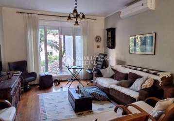 Casa com 3 quartos à venda na rua riveira, 485, petrópolis, porto alegre, 152 m2 por r$ 1.850.000