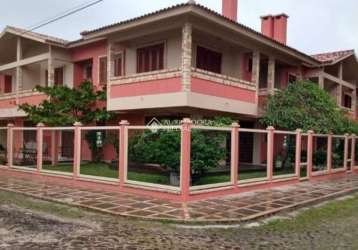 Casa em condomínio fechado com 2 quartos à venda na rua rio carreiro, 771, centro, xangri-lá, 96 m2 por r$ 660.000