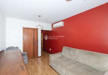 Apartamento com 2 quartos para alugar na rua padre schoeler, 17, rio branco, porto alegre, 146 m2 por r$ 4.200