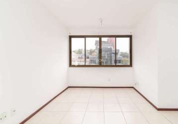 Apartamento com 3 quartos para alugar na avenida doutor carlos barbosa, 1114, medianeira, porto alegre, 71 m2 por r$ 2.100