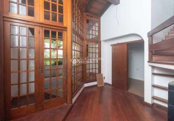 Casa em condomínio fechado com 5 quartos para alugar na rua tito lívio zambecari, 479, mont serrat, porto alegre, 340 m2 por r$ 8.500