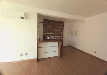 Apartamento com 3 quartos para alugar na rua coronel massot, 214, camaquã, porto alegre, 75 m2 por r$ 2.350