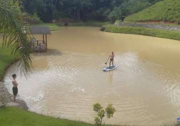 Sitio em águas mornas