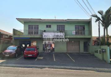 Sobrado com sala comercial à venda em uvaranas