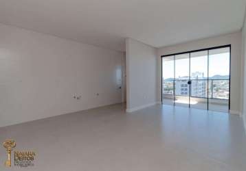 Apartamento com 02 dormitórios sendo uma suíte à venda, 68 m² por r$ 626.280,00 - são joão - itajaí/sc