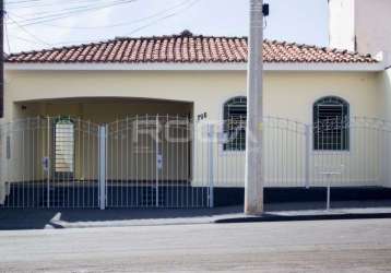 Linda casa à venda na vila são josé, são carlos - 3 dormitórios, edícula e piso de madeira