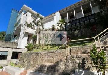 Casa localizada no ilha porchat com elevador, piscina e uma vista maravilhosa!!