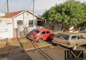 Terreno com duas casas no quintal para venda no jardim coroados