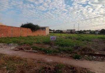 Oportunidade de adquirir terreno inteiro no jardim três lagoas - bem habitado e pronto para construir