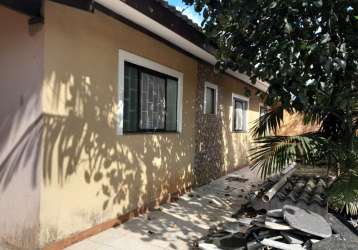 Vende se excelente casa com terreno amplo