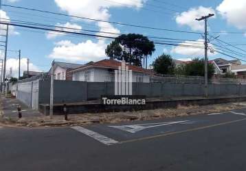 Casa de esquina em uvaranas com terreno de 495m²